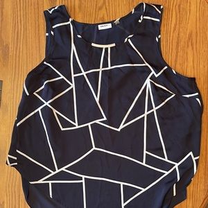 DKNYC woman's tank top size XL